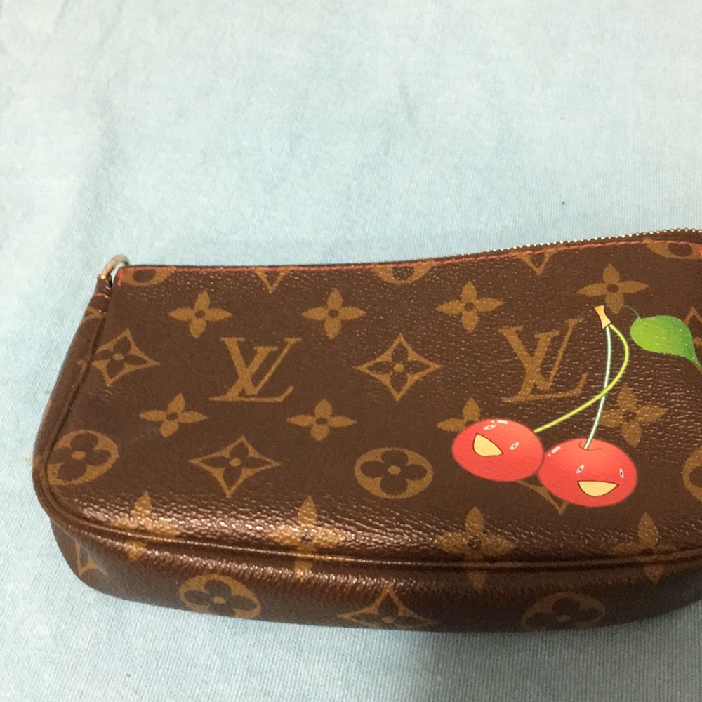 Louis Vuitton cosmetic/coin purse